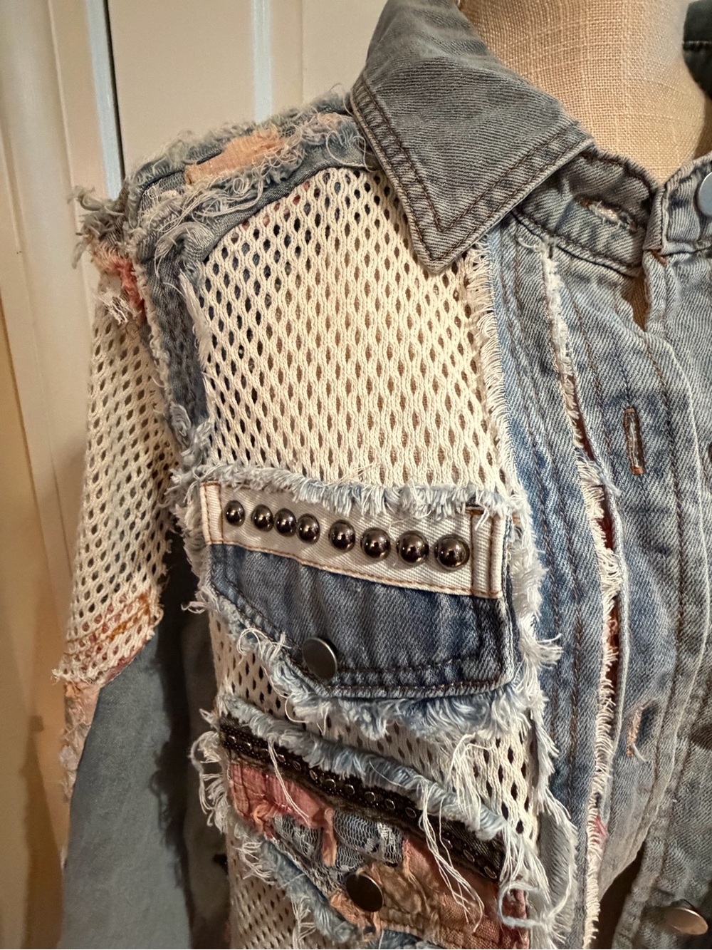 POL Light Blue Denim Jacket with White Mesh & Pink Patch Accents. Size L. NWT - Picture 5 of 6